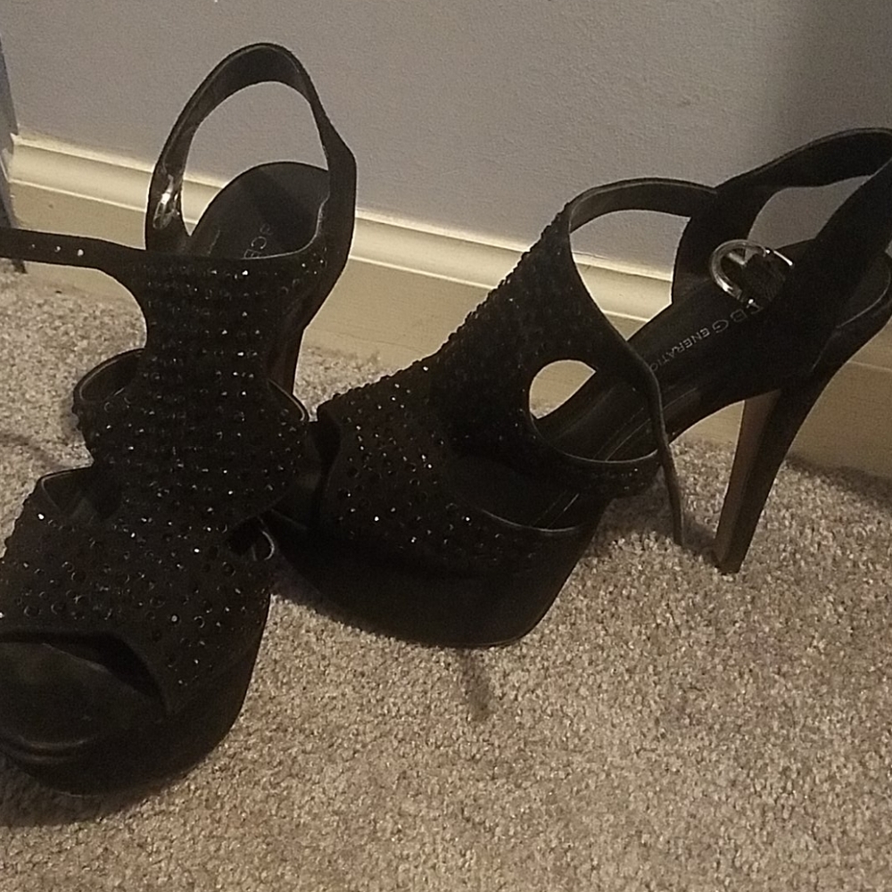 shoes - Picture 2 of 3